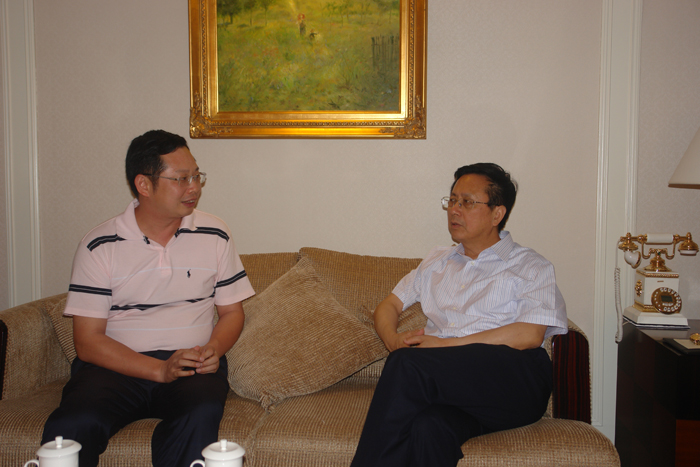 2009年7月1日，全國人大常委會(huì )副委員長(cháng)、民建中央主席陳昌智在廈門(mén)調研時(shí)，親切接見(jiàn)蘇慶燦
