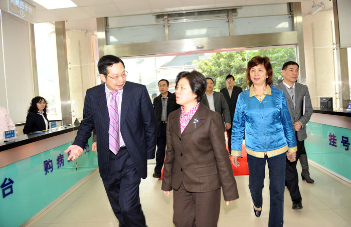 2010年3月，副省長(cháng)陳樺來(lái)我院調研參觀(guān)